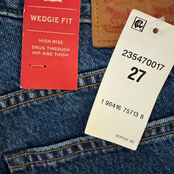Brand New Levi’s Women’s Wedge Fit Denim Jeans Shorts size 27 $98 - Picture 5 of 7